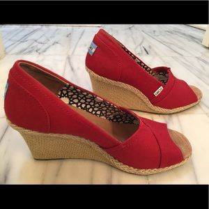 Toms Red Wedges
